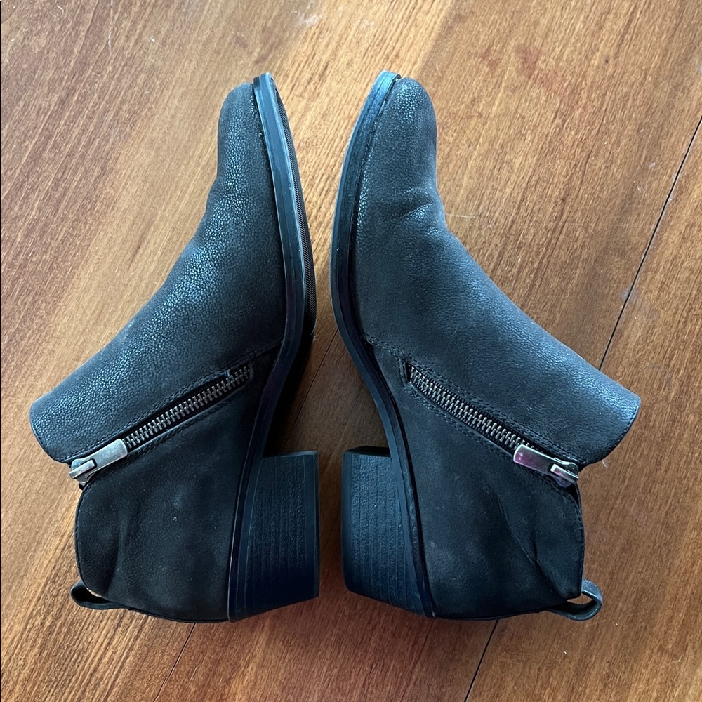 Jessica Cline Burnished Toe Black Suede Ankle Booties Size 7.5W - Picture 3 of 6